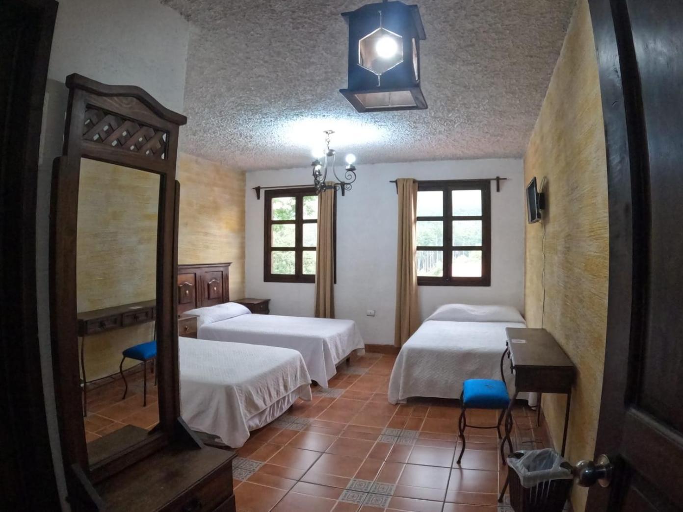 Hotel El Mirador Anexo 1 Santa Lucía Milpas Altas الغرفة الصورة
