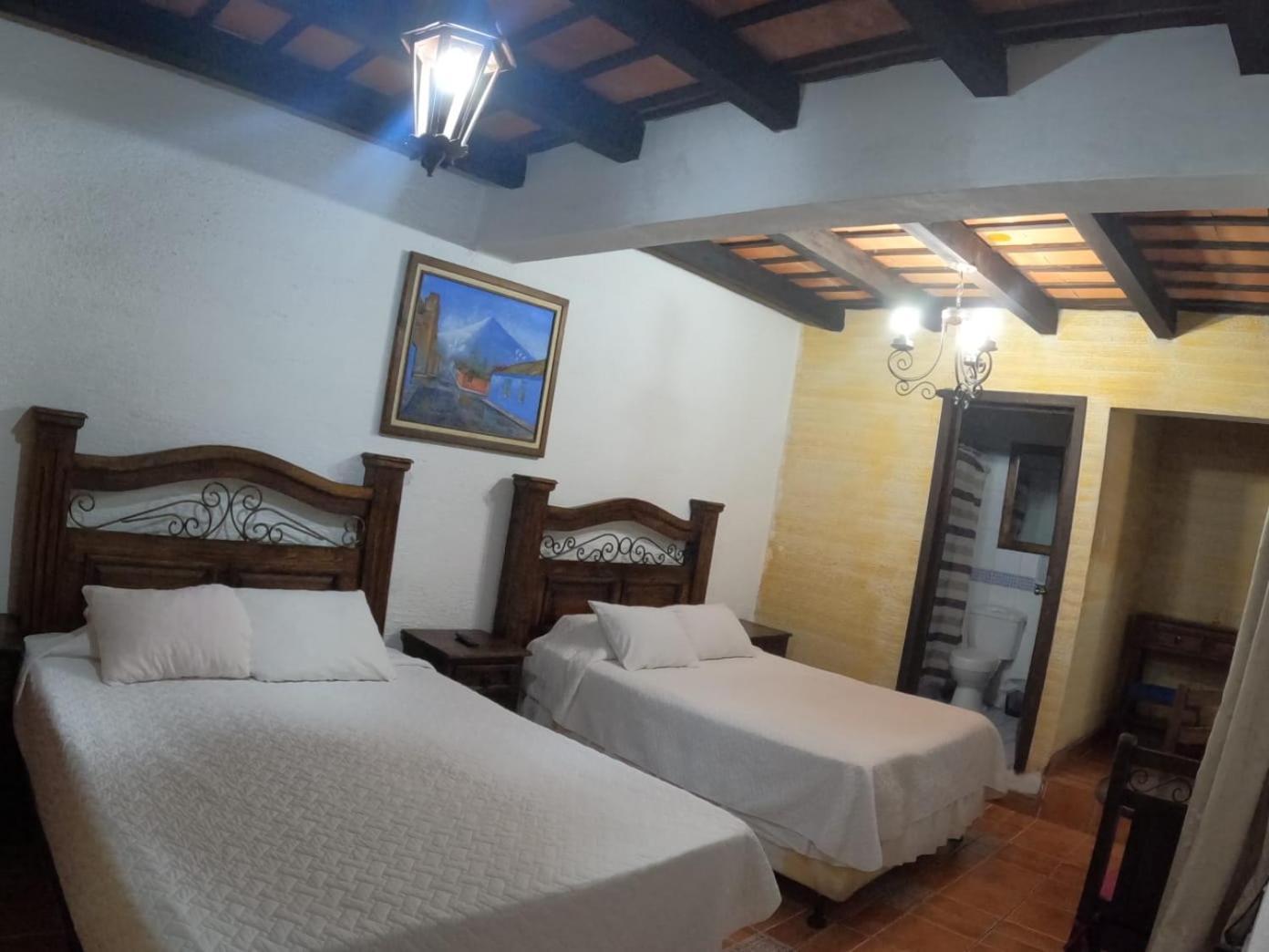 Hotel El Mirador Anexo 1 Santa Lucía Milpas Altas الغرفة الصورة