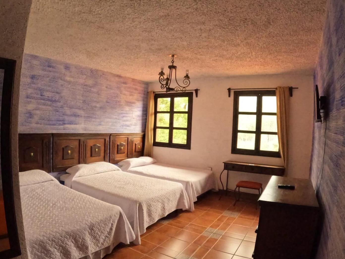 Hotel El Mirador Anexo 1 Santa Lucía Milpas Altas الغرفة الصورة